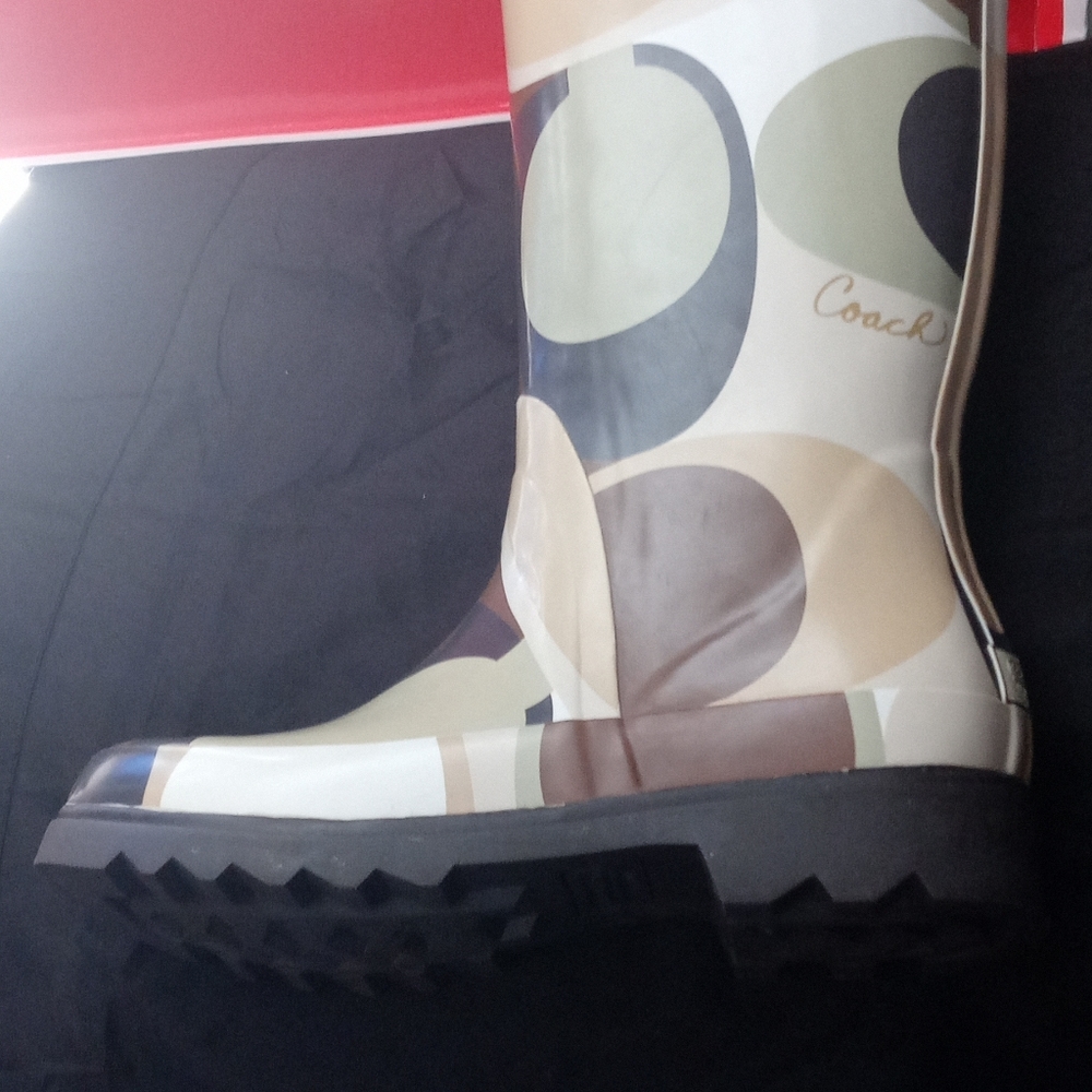 Rain boot